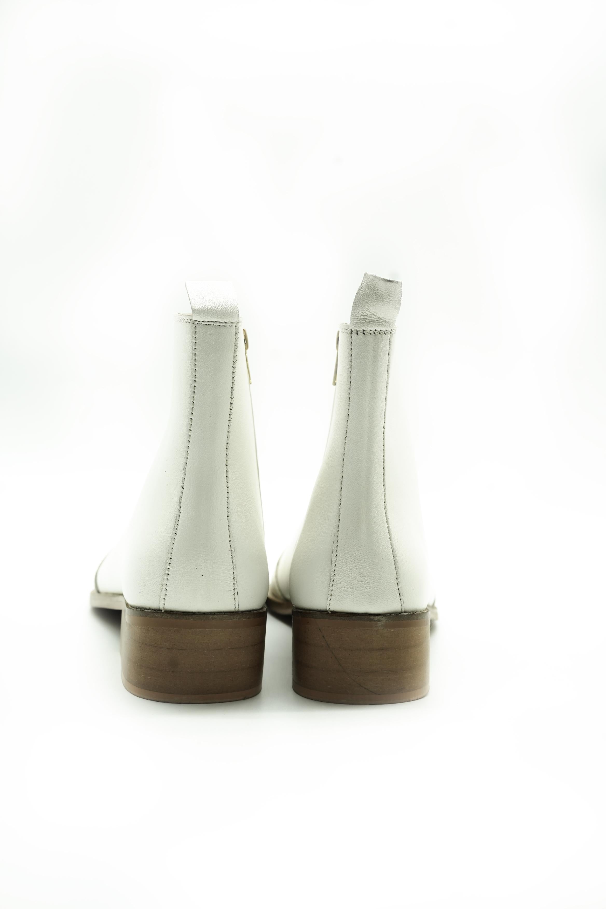 Vittorio Pointed-Toe Chelsea Boots