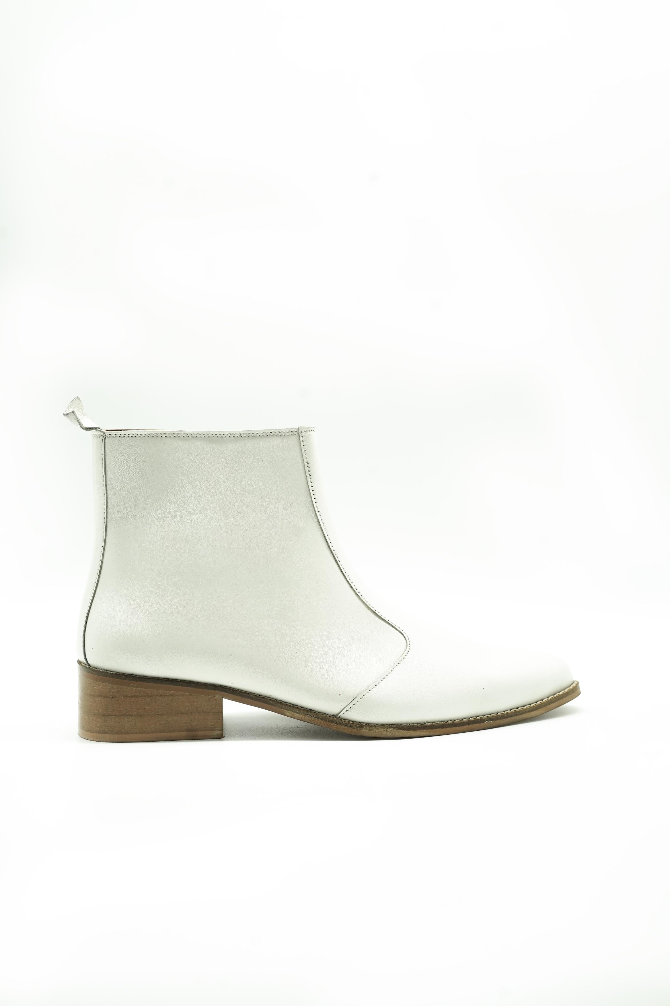 Vittorio Pointed-Toe Chelsea Boots